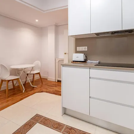 Carilo Zurriola By Beauty San Sebastián