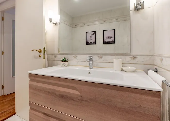 Carilo Zurriola By Beauty San Sebastián